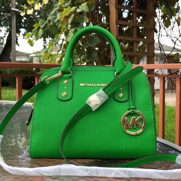 Michael Kors Handbags - NWOT MICHAEL KORS SATCHEL BAG